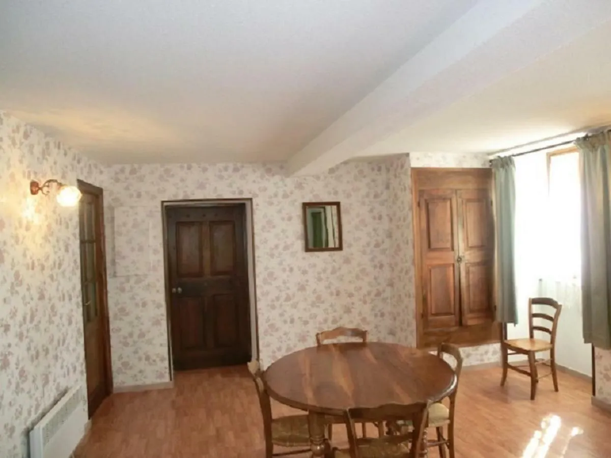 Lou Filadour rez de chaussée 5 personnes Jausiers Appartement
